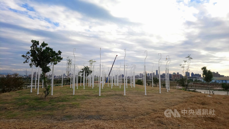 中央公園以「低碳、智慧、創新」為設計主軸,園區內設有十二感官空間,讓市民在公園裡有多樣的感官體驗。(台中市政府提供)中央社記者郝雪卿傳真 110年2月11日