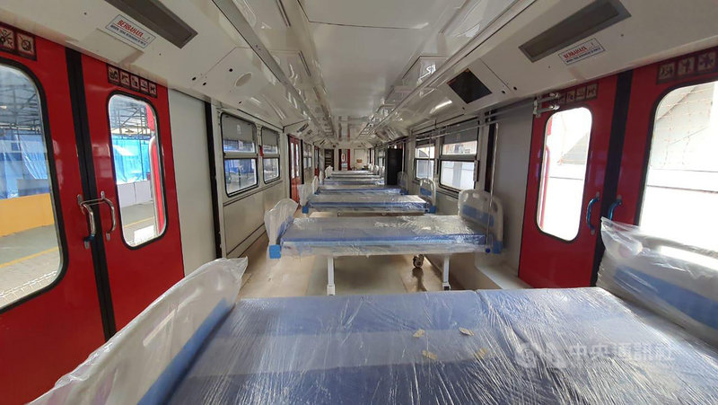 印尼國營列車製造公司INKA將電聯車改裝為負壓隔離病房,協助收治或隔離武漢肺炎患者。(印尼國營列車製造公司INKA提供)中央社記者石秀娟雅加達傳真 110年2月11日