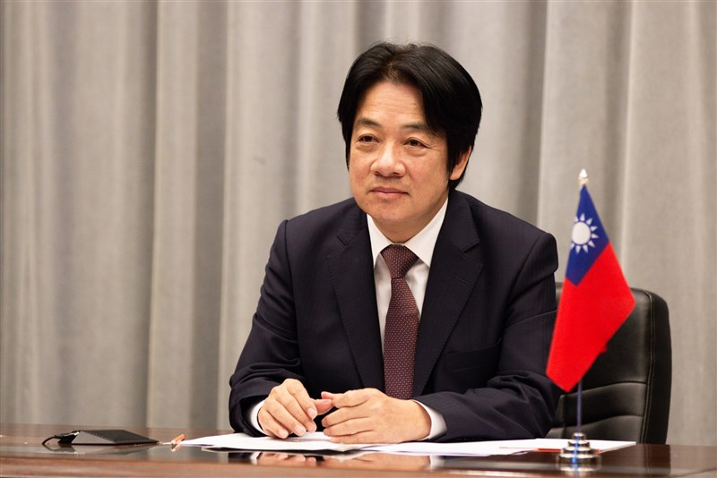 副總統賴清德從政以來,維持一貫的「中分頭」招牌髮型。(總統府提供)