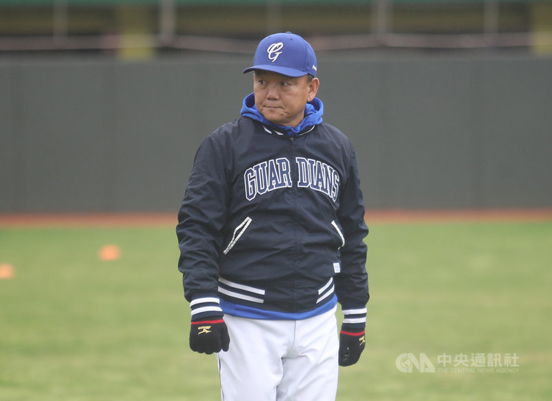 中華職棒富邦悍將隊雖然去年戰績墊底,不過本季總教練洪一中(圖)執教來到第2年,經過去年一整年的磨合,教練團與選手更有默契。中央社記者張新偉攝 110年2月13日