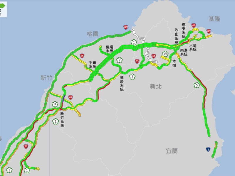 高速公路1968網站15日晚間6時資料指出,國5北上雪隧回堵4.5公里。圖為晚間7時左右的路況圖。(圖取自高速公路1968網頁1968.freeway.gov.tw)