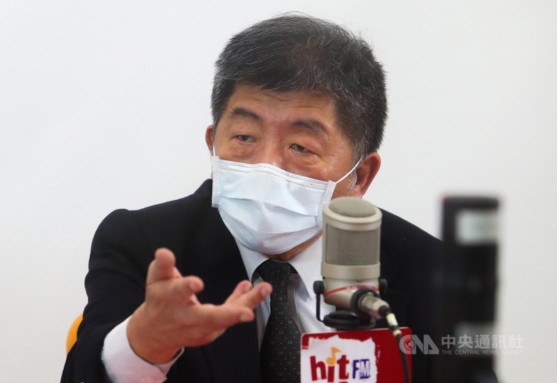 桃園醫院群聚案將落幕,人為疏失如何究責?中央流行疫情指揮中心指揮官陳時中17日上午接受廣播專訪時表示,就目前了解,桃園醫院人員該注意的都注意了,畢竟病毒傳播力強,「防疫不可能做到100分」。中央社記者王騰毅攝 110年2月17日