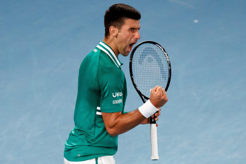 澳洲政府已核發簽證給塞爾維亞男網名將喬科維奇，他將可參加明年的澳洲網球公開賽。圖為喬科維奇去年澳網比賽畫面。（圖取自twitter.com/AustralianOpen）