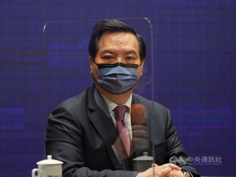 前行政院發言人丁怡銘109年11月因牛肉麵失言風波請辭,行政院18日宣布,懸缺的政院發言人一職由政務委員羅秉成(圖)兼任。中央社記者徐肇昌攝 110年2月18日