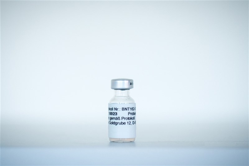 慈濟基金會發布新聞稿指出，21日與復星實業就申購500萬劑BNT疫苗案，成功簽訂採購合約。（圖取自twitter.com/BioNTech_Group）