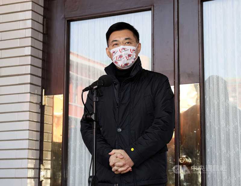 時代雜誌公布年度次世代百大人物名單,48歲的國民黨主席江啟臣入選。江啟臣(右)18日在立法院受訪表示,過去近一年的時間,他面臨相當大壓力,外界對國民黨高度期待,從時代雜誌報導可知道,國際媒體一直關注國民黨改革,這點他們謹記在心。中央社記者郭日曉攝 110年2月18日