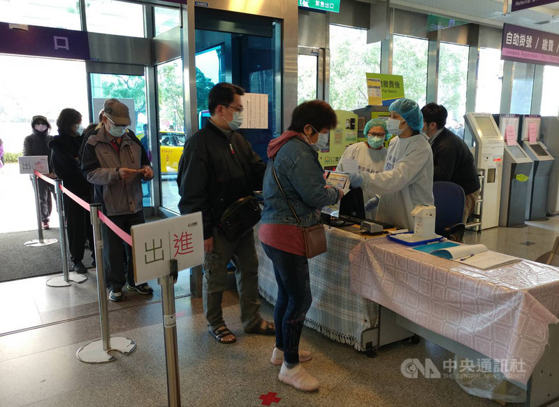 中央流行疫情指揮中心17日宣布桃園醫院採檢工作都已完成,所有人員PCR、抗體均陰性,經專家實地勘查巡檢後,桃園醫院19日重啟營運。中央社記者施宗暉攝 110年2月19日