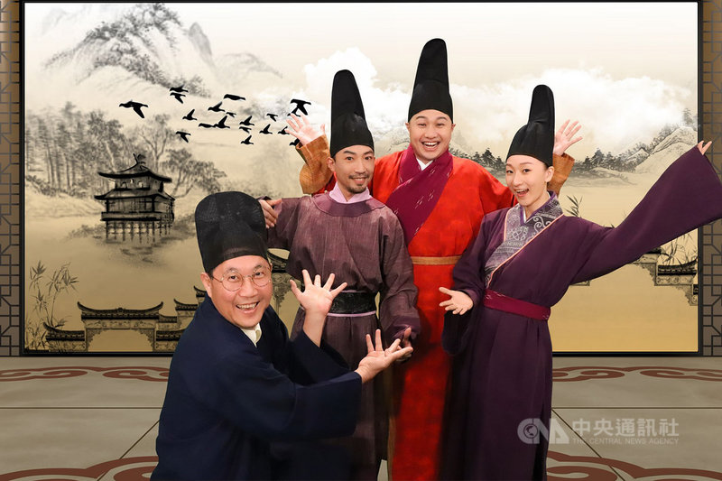 相聲瓦舍創辦人馮翊綱（左起）攜子弟兵韋以丞、翁銓偉、梁皓嵐演出迷你節目「相聲百人一首」。（中天電視提供）中央社記者葉冠吟傳真  110年2月19日