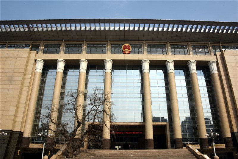 中國多省市共301人連署要求官方盡快制定「政府法」,及時糾正「冤假錯案」,並問責失職官員。圖為中國最高人民法院。(中新社)