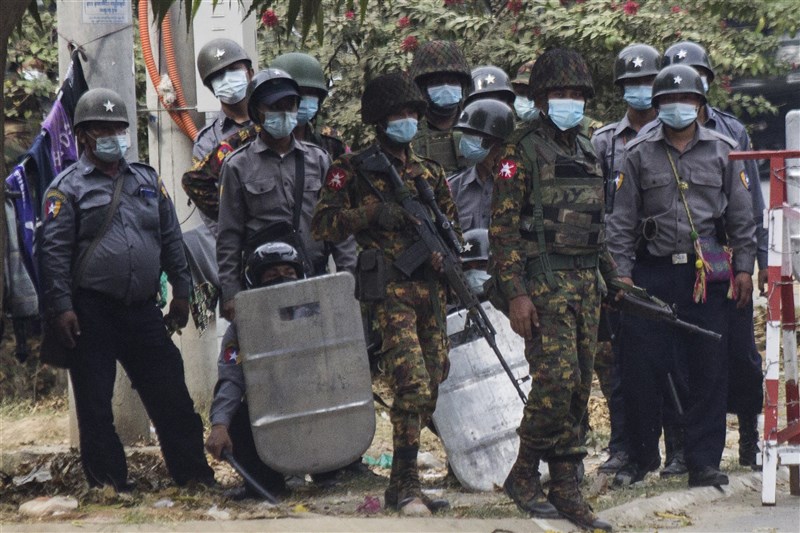 緬甸軍方發動政變,第二大城瓦城20日發生軍警以實彈射擊民眾的事件。(法新社)