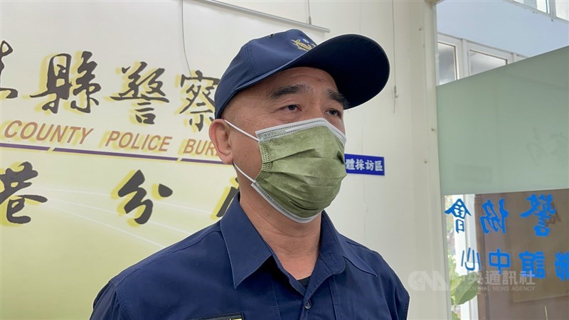 台61線西部濱海快速公路北上255.7公里處21日發生連環追撞車禍,造成2死、8傷。雲林縣北港警分局副分局長吳柏源22日說明案件進度。中央社記者姜宜菁攝 110年2月22日