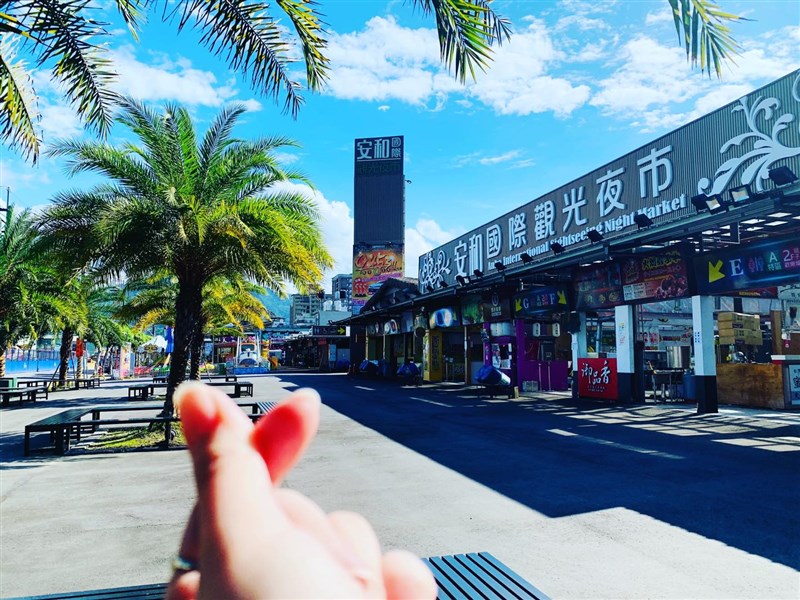 經營2年多的新店安和國際觀光夜市,突然在臉書粉專宣布21日晚間吹熄燈號。(圖取自安和國際觀光夜市臉書facebook.com)