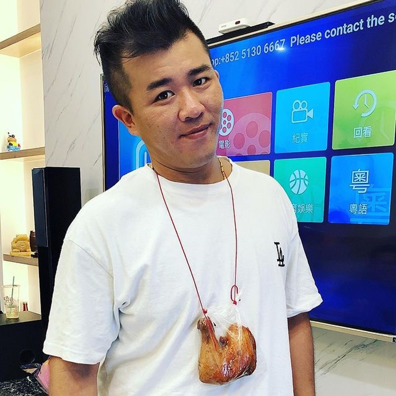 YouTuber「超艾夾」(圖)22日在高市苓雅區一間舞廳消費後,疑與人起衝突,遭砍2刀。(圖取自instagram.com/monkey051026)