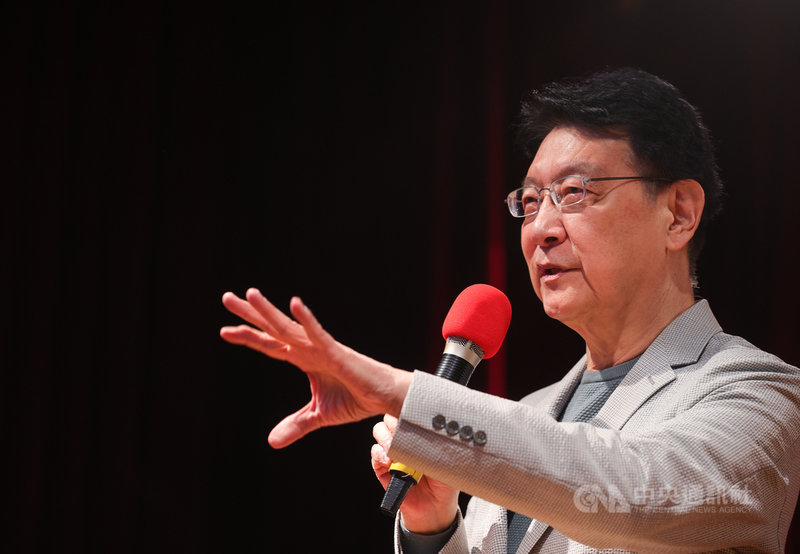 中廣董事長趙少康23日上午舉行記者會,針對國家憲政體制、不在籍投票以及18歲公民權三大議題說明擘劃方向。中央社記者謝佳璋攝 110年2月23日
