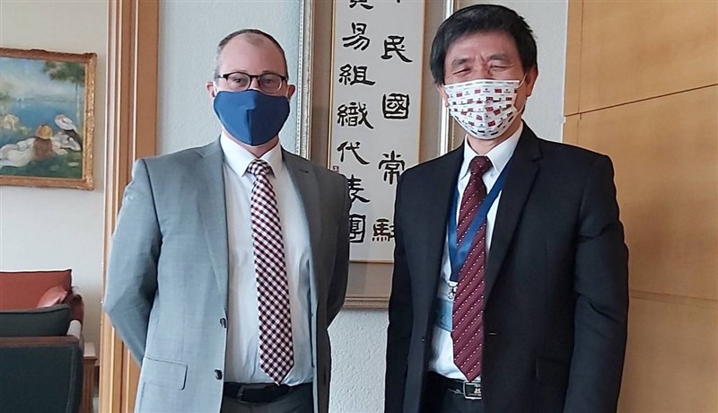 中華民國常駐世界貿易組織代表羅昌發(右)2月11日與美國駐世貿代理館長畢斯比會面。(中華民國常駐世貿代表團提供)中央社記者唐佩君布魯塞爾傳真 110年2月22日
