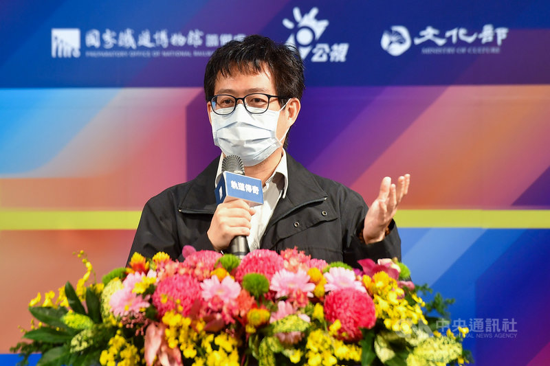 公視與國家鐵道博物館籌備處共同合作「軌道傳奇」的典藏計畫,24日在鐵道博物館籌備處發表,國家鐵道博物館籌備處主任洪致文表示,能夠見證這套影像在現在由鐵道博物館籌備處修復典藏,心裡很感動。中央社記者鄭清元攝 110年2月24日