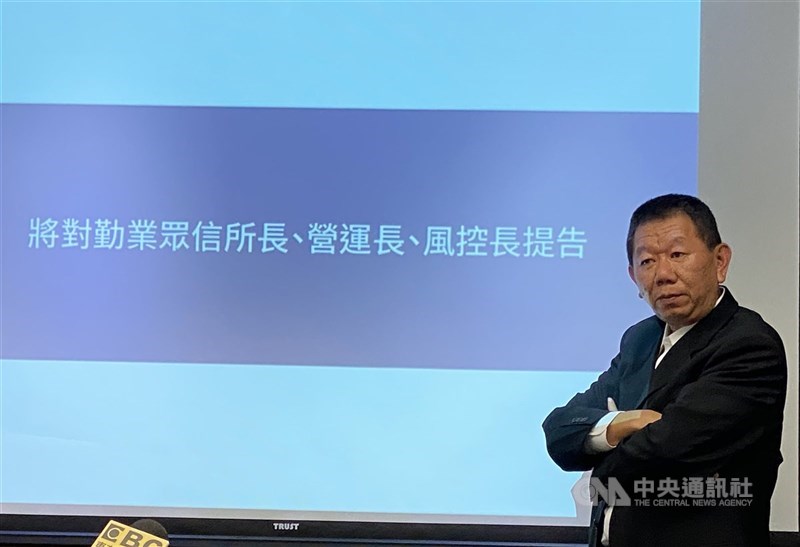 康友KY捲入財報不實疑雲,目前財報難產,下市危機迫在眉睫。發言人陳民郎5日召開記者會表明將在10月底前召開股東臨時會,遴選新經營團隊,擬對勤業眾信會計師事務所所長、營運長與風控長提告。中央社記者韓婷婷攝 109年10月5日