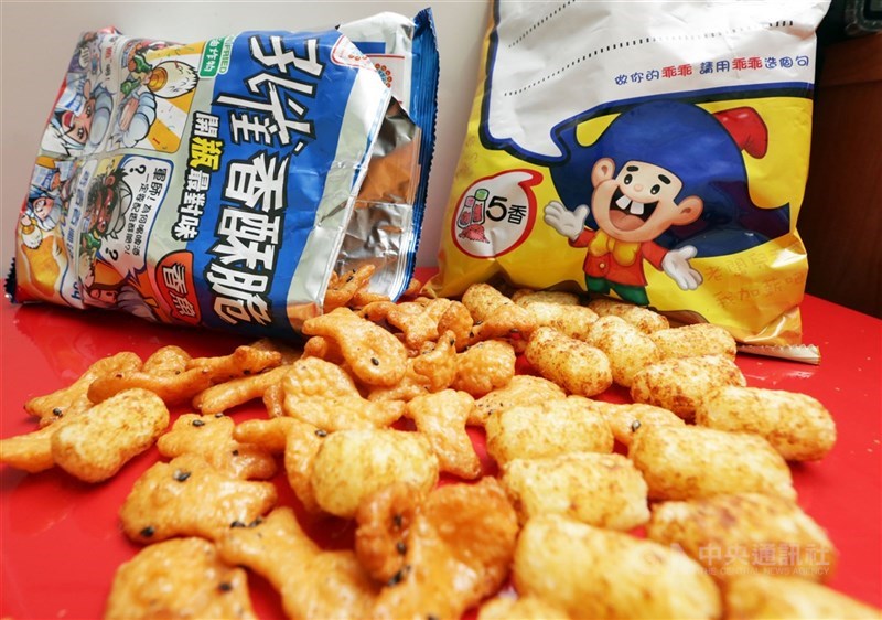 乖乖公司因產品五香乖乖及孔雀香酥脆受劣油案波及下架,向頂新製油公司求償。台北地方法院24日判頂新應賠償近新台幣979萬元。全案可上訴。(中央社檔案照片)
