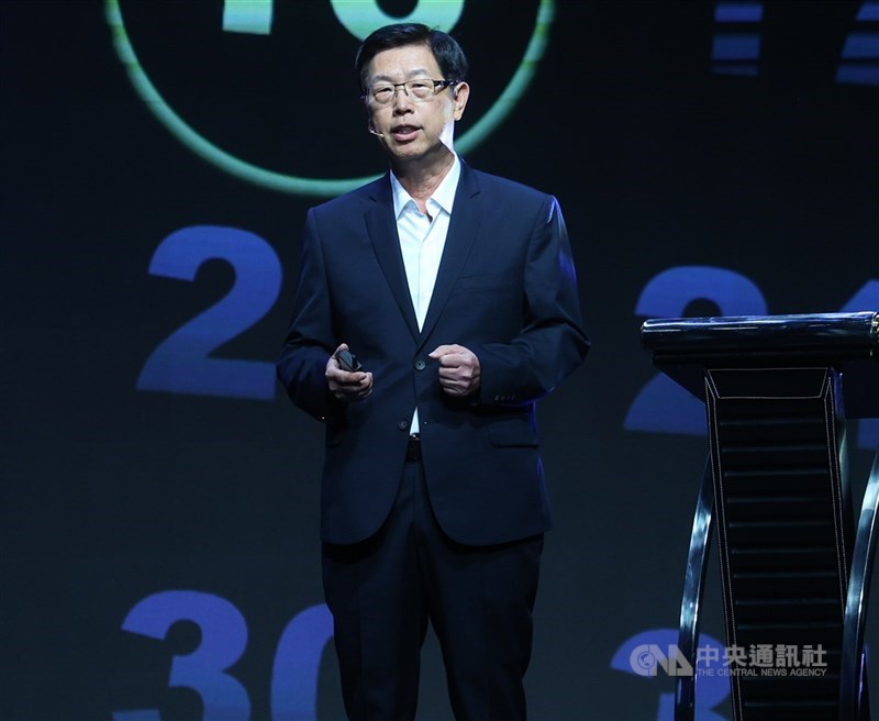 鴻海集團24日宣布與Fisker簽署合作備忘錄打造品牌電動車產品,預計2023年第4季量產。董事長劉揚偉(圖)指出,鴻海進入電動車產業,代表資通訊產業的新勢力。(中央社檔案照片)