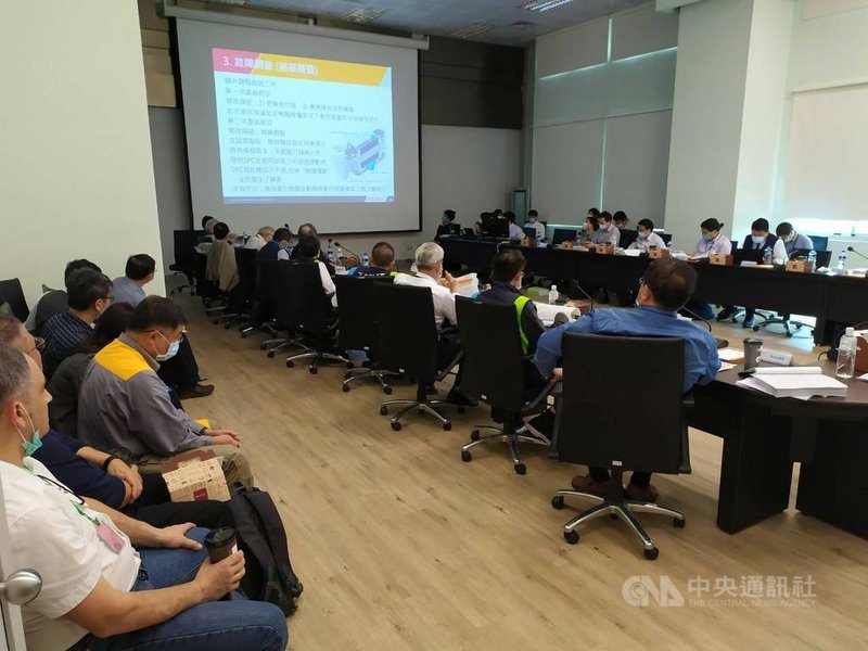 台中市政府成立的「捷運故障審查委員會」25日召開審查會議,就台北市捷運工程局提送的「半永久式聯結器故障分析報告」進行審查。(台中市政府提供)中央社記者蘇木春傳真 110年2月25日