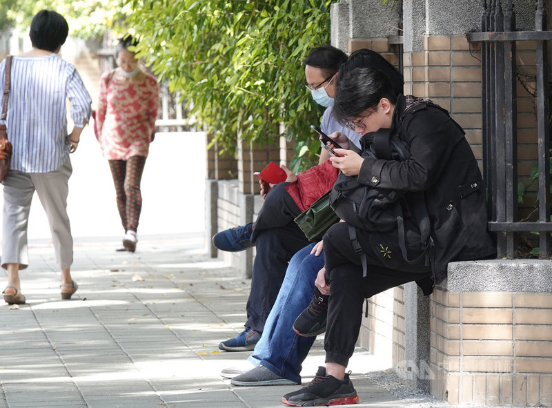 行政院主計總處25日公布1月失業率為3.66%,較109年12月下降0.02個百分點;今年1月失業人數為43萬8000人,較去年12月減少2000人。中央社記者鄭傑文攝 110年2月25日