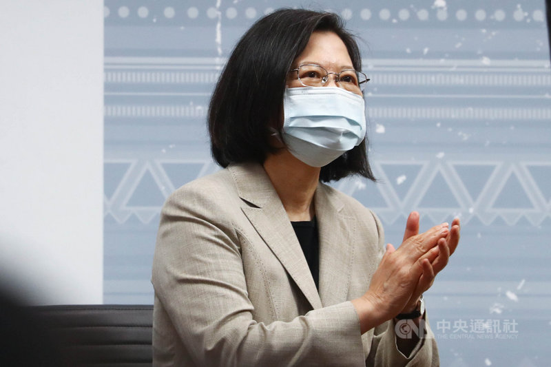 總統蔡英文25日出席研討會特別感謝國史館、台灣文獻館等單位這幾年追求二二八歷史真相的過程中,肩負多元族群的歷史觀點。中央社記者王騰毅攝 110年2月25日