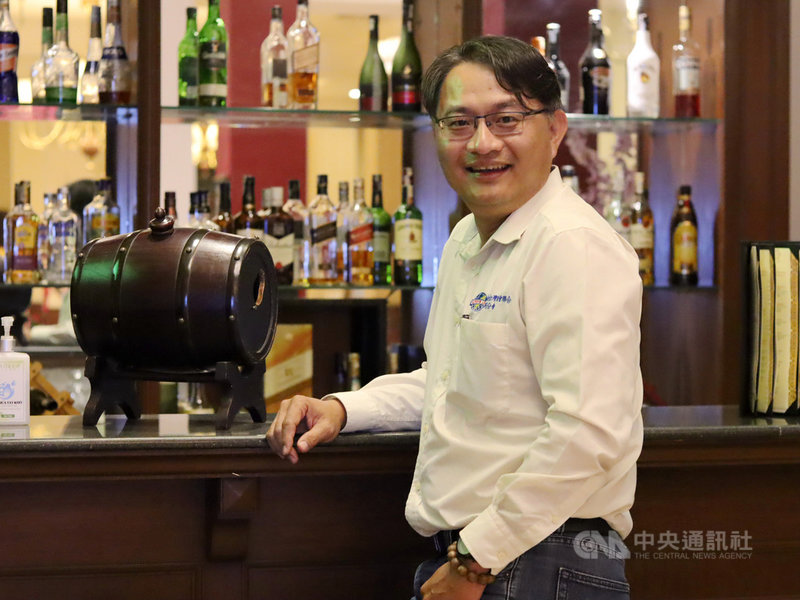 中國禁台灣鳳梨輸入,越南台商總會農漁業委員會主任委員施傳寶(圖)認為,外銷東南亞是很好的選擇,特別是越南擁有台商,可發揮一定力量。中央社記者陳家倫大叻攝 110年2月26日