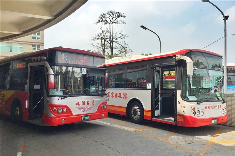 桃園客運公司涉嫌詐領公路總局購車補助款1244萬多元,公路總局決定追回全數補助款2.3億元。(中央社檔案照片)