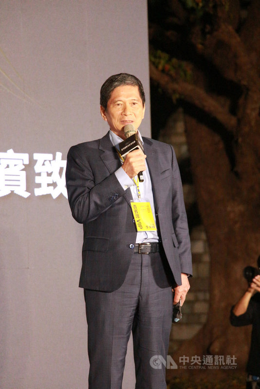 國立台灣美術館26日起推出「2021台灣國際光影藝術節」,文化部長李永得出席開幕活動表示,最近好不容易疫情在全球有稍微看到曙光,光影藝術節也希望藉由光影,為黑暗點亮一盞明燈,「祝福我們遠離疾病,也祝福每一個人在新的一年,有好的開始、平安健康」。中央社記者蘇木春攝 110年2月26日