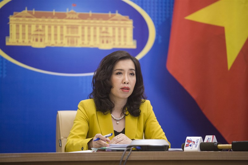 越南24日收到首批、共計逾11萬劑的AZ疫苗。外交部發言人黎氏秋姮25日說,越南也正在與「世界上其他夥伴」談判,以滿足國內接種需求。(越南外交部提供)中央社記者陳家倫河內傳真 110年2月26日