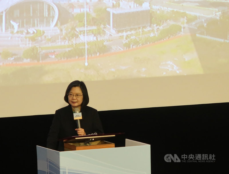 高雄市啟動打造亞洲新灣區為5G AIoT創新園區,總統蔡英文28日南下勘查並聽取簡報,並於致詞時肯定並表示力挺。中央社記者王淑芬攝 110年2月28日