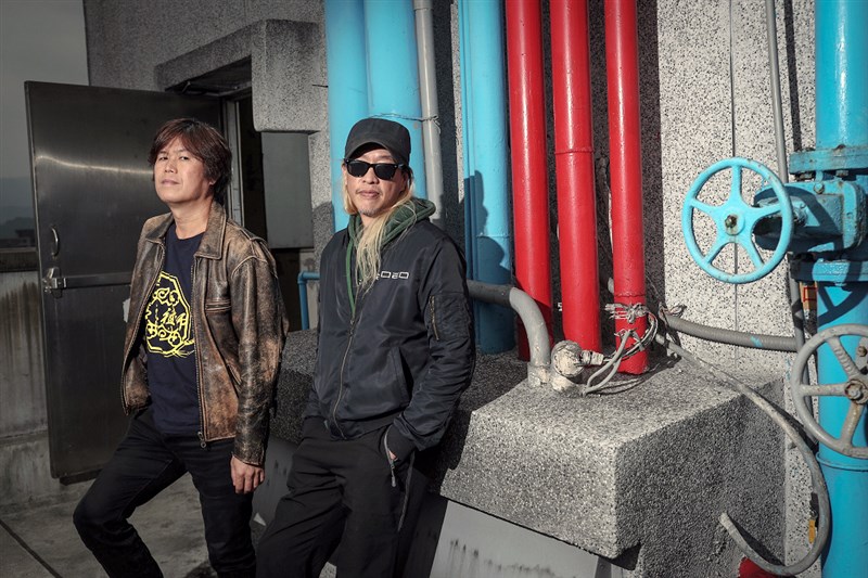 對於Live House,董事長樂團的兩人其實都有深厚情感,吳永吉(左)、林大鈞(右)。(攝影:吳家昇)