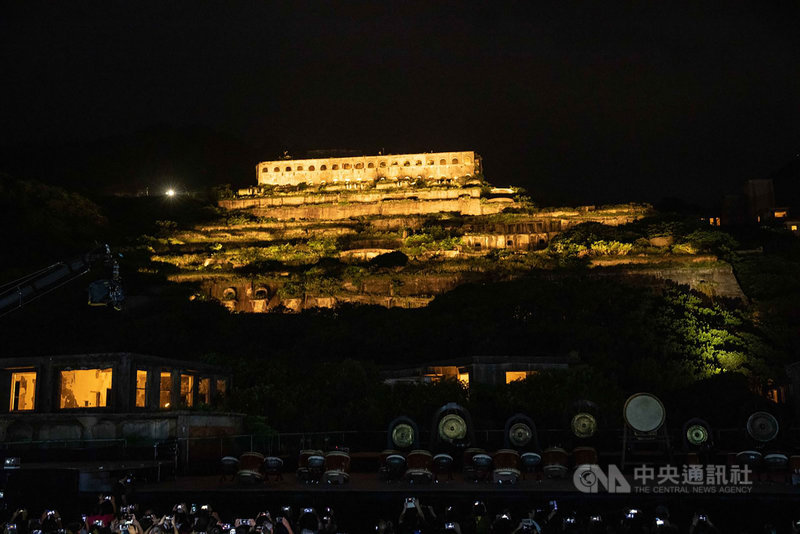 台電表示,每天晚上6時至9時都會點亮十三層遺址,這裡榮獲2020德國紅點年度最佳設計大獎等殊榮。(台電提供)中央社記者楊舒晴傳真 110年2月28日
