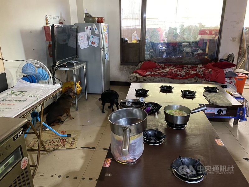 近來坊間出現許多專供外送、無店面招牌的「虛擬餐廳」,苗栗縣衛生局日前稽查部分業者環境雜亂、未符合衛生規範,要求限期改善。(苗栗縣衛生局提供)中央社記者管瑞平傳真 110年3月1日