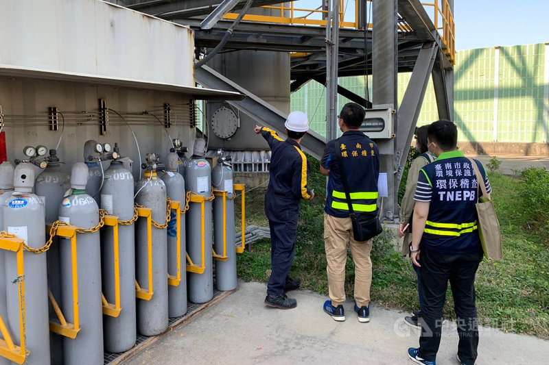 台南市環保局表示,鋼鐵冶煉業、電力業等屬重工業,所排放粒狀污染物、氣狀污染物是法規管制重點對象,目前市內符合環保署「固定污染源空氣污染連續自動監測設施管理辦法」的業者共有7家工廠,環保局將加強監測並積極查核。(台南市環保局提供)中央社記者楊思瑞台南傳真 110年3月1日