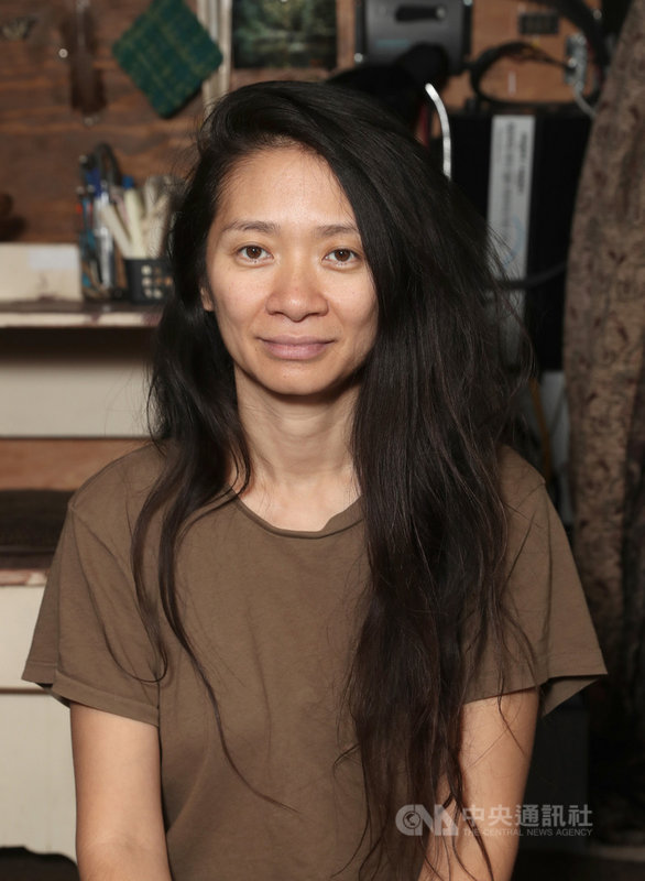 第78屆金球獎頒獎典禮今年改為線上舉行,最佳導演獎由38歲華人女導演趙婷以「游牧人生」(NOMADLAND)脫穎而出,也是首位獲該獎肯定的亞洲女導演。(探照燈影業提供)中央社記者葉冠吟傳真 110年3月1日