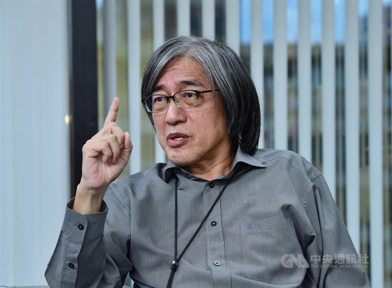 上善人文基金會董事長詹宏志將於台中中央書局辦理連續12週的週三讀書會,目前線上化募資已破百萬元。(中央社檔案照片)