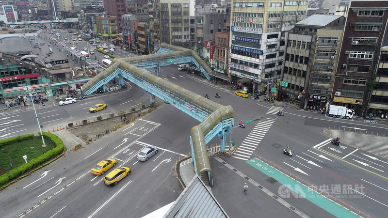 基隆市長林右昌2日表示,為降低對市區交通衝擊,市府與施工單位研議後,決定將拆除基一信陸橋工期,縮短至48小時不斷電拆除,20日凌晨開始作業。(基隆市政府提供)中央社記者王朝鈺傳真 110年3月2日