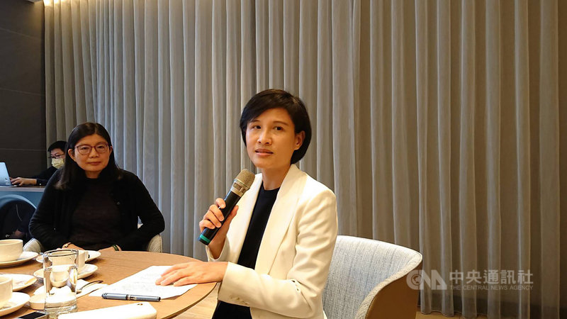文化部長鄭麗君被點名是民進黨下一屆台北市長熱門人選,她2日與媒體茶敘時指出,「目前沒有在想(選舉)這件事」。中央社記者葉素萍攝 110年3月2日