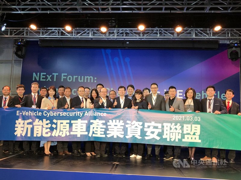 鴻海研究院攜手中華民國資訊安全學會3日舉辦資安論壇,倡議成立「新能源(電動)車產業資安聯盟」,圖中為鴻海研究院院長、鴻海集團董事長劉揚偉。中央社記者鍾榮峰攝 110年3月3日
