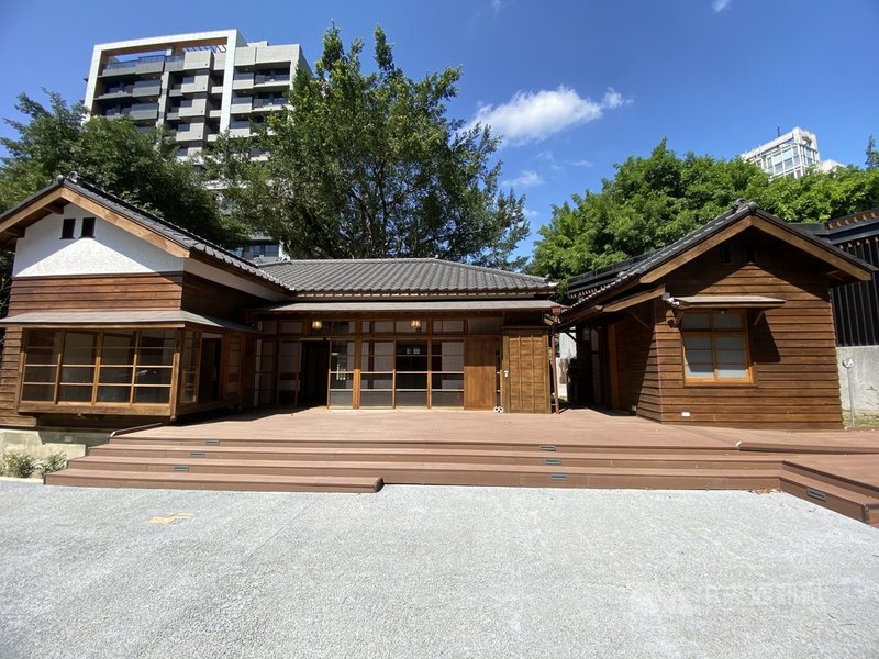 隱身在北市南港巷弄中的歷史建築松山療養所宿舍即將修復完工,負責營運的新視紀整合行銷傳播股份有限公司指出,宿舍預計6月底正式營運,未來將舉辦導覽、常設展、假日市集等活動。中央社記者陳昱婷攝 110年3月3日