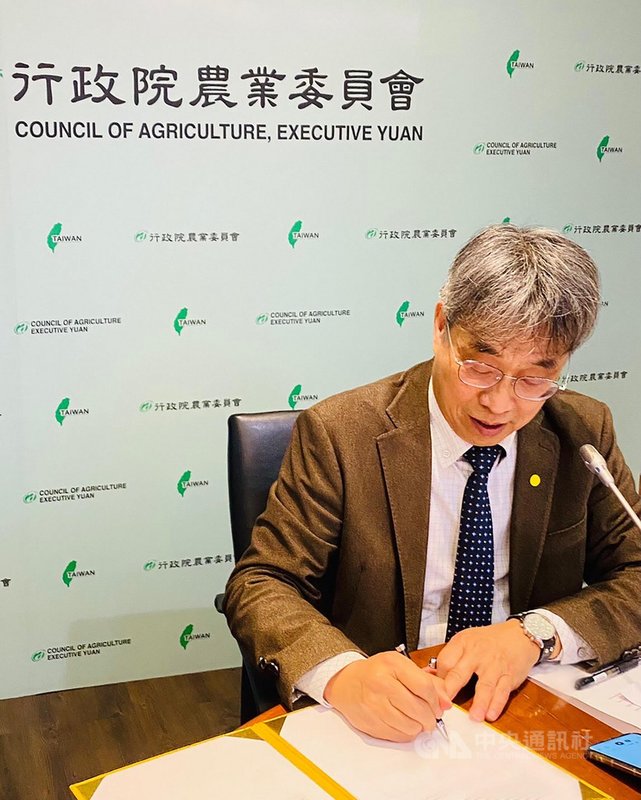農委會國際處宣布,副主委陳駿季(圖)3日與澳洲農業、水利及環境部副部長David Hazlehurst視訊會議,並簽署「台澳農業合作執行條款」。(農委會國際處提供)中央社記者楊淑閔傳真 110年3月3日