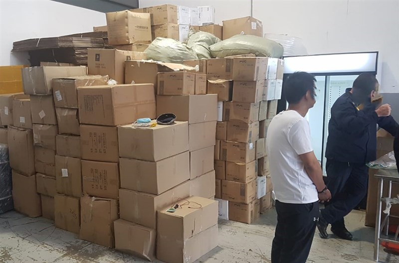 除了假疫苗,警方也在現場發現假口罩,並逮捕3名中國公民及1名尚比亞公民。(圖取自國際刑警組織網頁interpol.int/en)