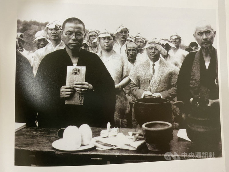 國內旱象未解,水情吃緊,農田水利署攜手大甲鎮瀾宮在7日辦理祈雨法會。依據鎮瀾宮廟中文書記載,民國52年,久旱無雨,台中縣政府也曾攜手舉行祈雨儀式。(鎮瀾宮提供)中央社記者趙麗妍傳真 110年3月4日