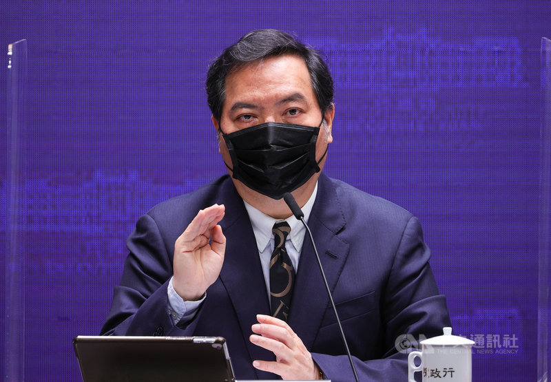中國暫停進口台灣鳳梨引發關注,行政院發言人羅秉成(圖)4日表示,馬政府時期開啟與中國緊密的農業交流,官方帶頭鼓勵台商、農業工作者到大陸發展,「這是不爭的事實」。中央社記者謝佳璋攝 110年3月4日