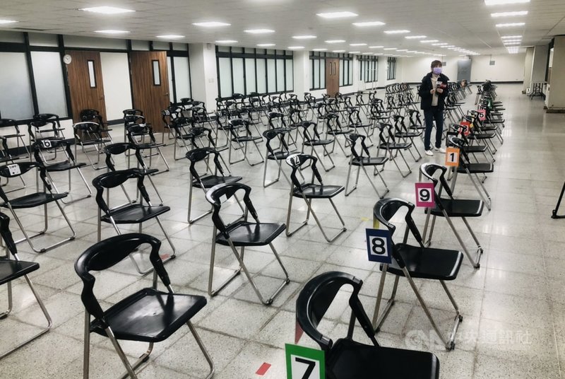 電視節目「全明星運動會」製作單位3日下午在新北市板橋第一體育場錄製節目,藝人與工作人員隨身物品統一置於教室內,結束後發現多樣物品遭竊,損失約新台幣8萬元。警方4日表示,已鎖定涉嫌重大對象追緝。(警方提供)中央社記者黃旭昇新北傳真 110年3月4日