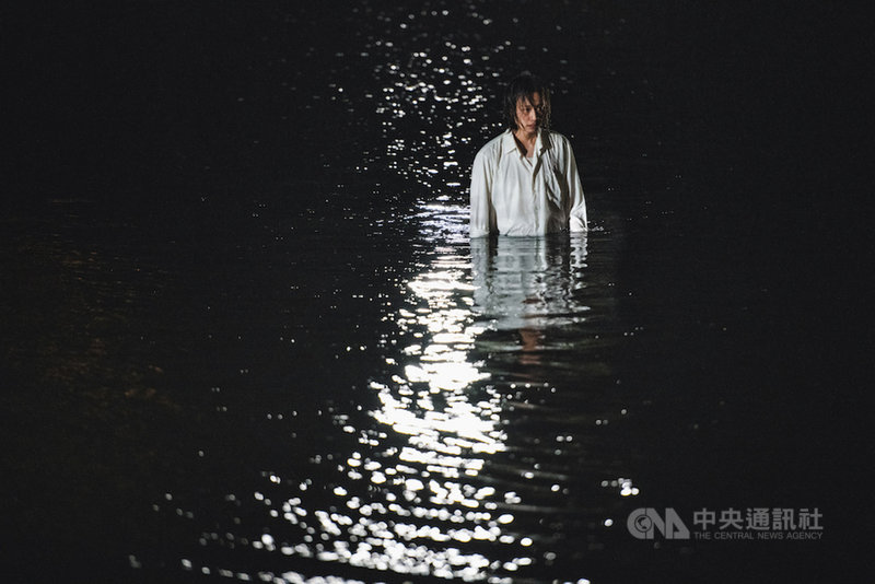 文學紀錄電影「他們在島嶼寫作」第3系列,推出已故作家七等生為主題的紀錄片「削瘦的靈魂」,導演朱賢哲在片中記錄七等生的晚年,也透過類戲劇重新詮釋七等生的作品,將於19日上映。(目宿媒體提供)中央社 110年3月4日