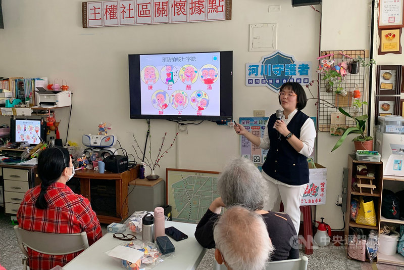 花蓮慈濟醫院發想「防嗆咳7字訣」,實施後有效改善失智長輩嗆咳問題,目前院內輕安居團隊也走入花蓮市、吉安鄉及新城鄉等社區據點推廣7字訣,透過概念傳遞,助長者遠離嗆咳困擾。(花蓮慈濟醫院提供)中央社記者張祈傳真 110年3月4日