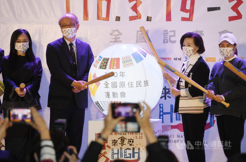 110年全國原住民族運動會記者會4日在體育署舉行,民進黨立委陳瑩(左起)、教育部次長林騰蛟、宜蘭縣長林姿妙、無黨籍立委高金素梅等人出席。中央社記者施宗暉攝 110年3月4日
