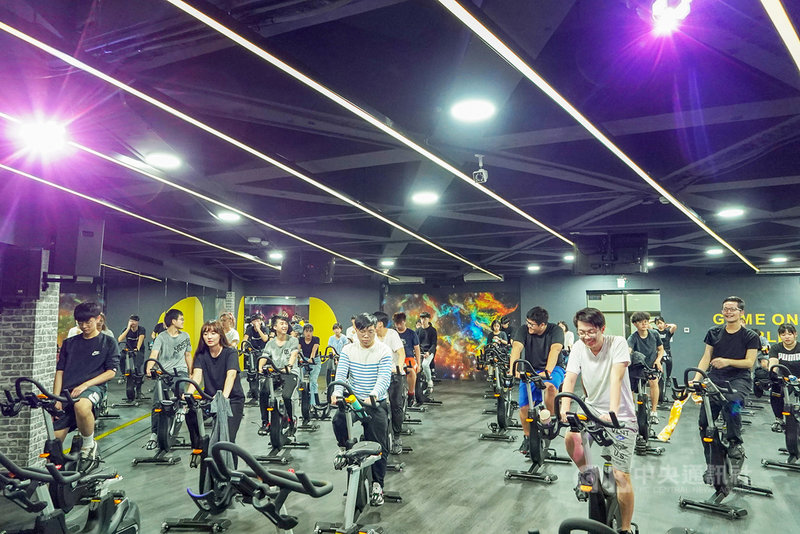 世新大學比照業界健身房規格,打造全新飛輪教室,可容納50人一同運動。(世新大學提供)中央社記者陳至中台北傳真 110年3月5日